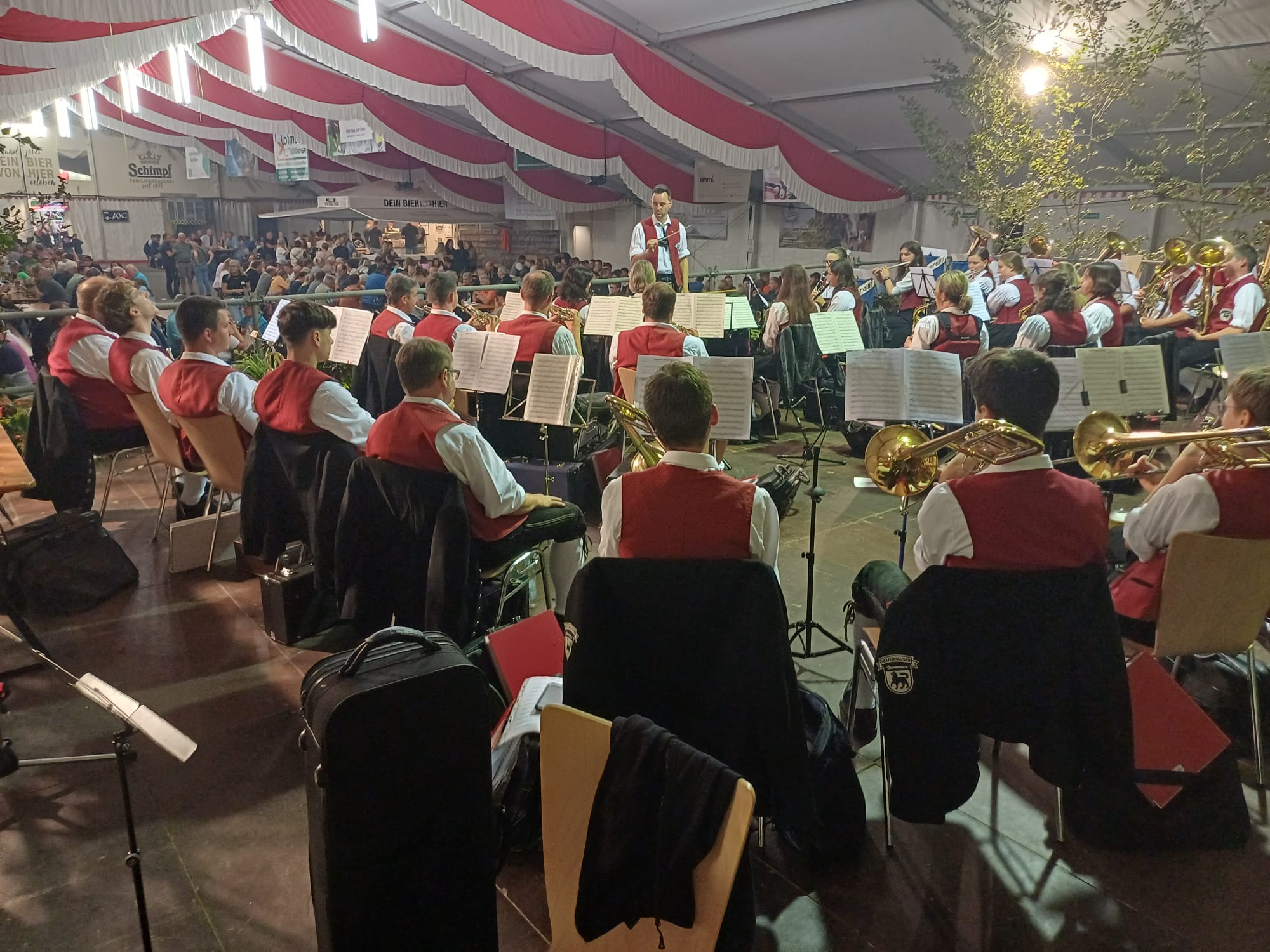 Hauptkapelle im Festzelt beim Zwiebelberdafest